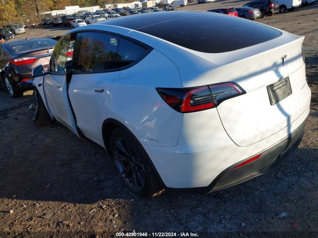 2024 TESLA MODEL Y 7SAYGAEE7RF114717 Photo 2