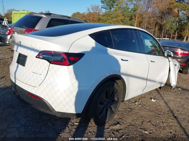 2024 TESLA MODEL Y 7SAYGAEE7RF114717 Photo 3