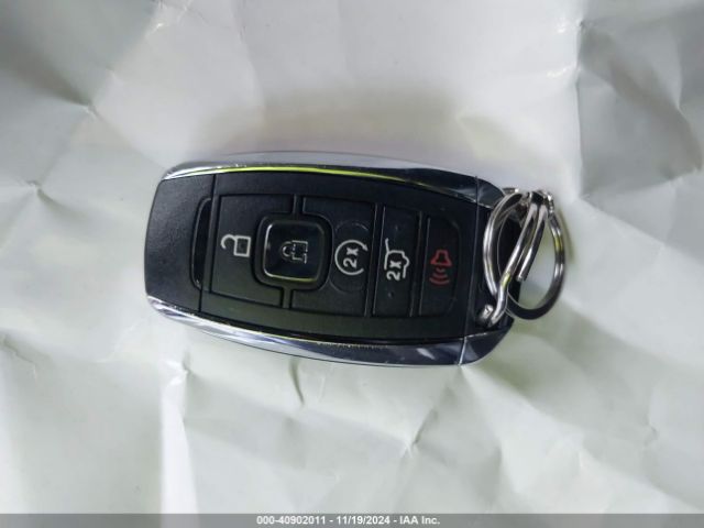 5LMCJ2D98KUL25143 Lincoln MKC SELECT
