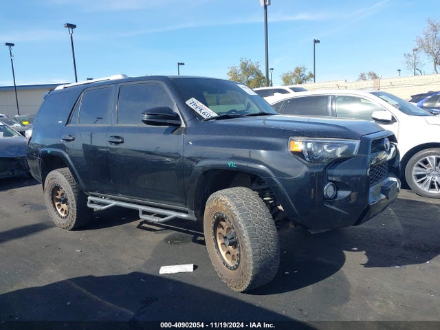 Toyota 4RUNNER SR5 2016 JTEZU5JR4G5117028 Image 13