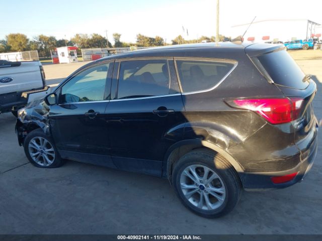 1FMCU0GD6KUC52417 Ford ESCAPE SE