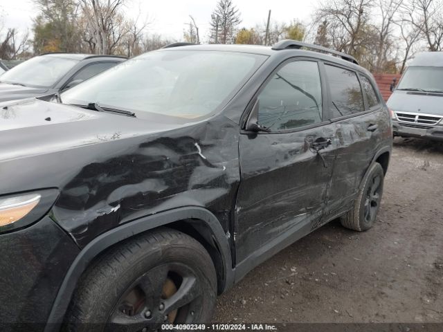 1C4PJMCS8FW774678 Jeep Cherokee Latitude Altitude