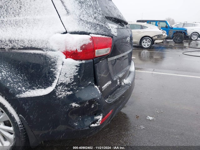 KIA SEDONA LX 2016 KNDMB5C18G6191431 Image 18