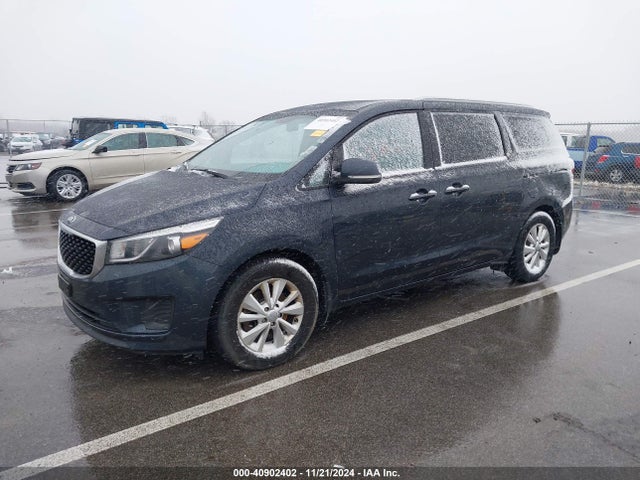 KIA SEDONA LX 2016 KNDMB5C18G6191431 Image 2
