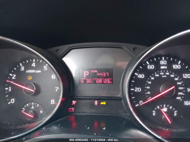 KIA SEDONA LX 2016 KNDMB5C18G6191431 Image 7