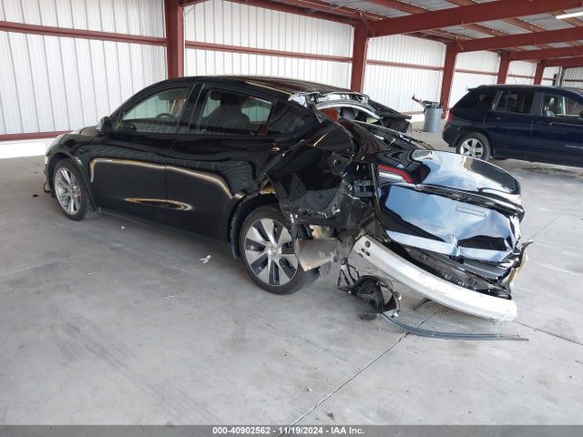 2023 TESLA MODEL Y 7SAYGAEE0PF741157 Photo 2