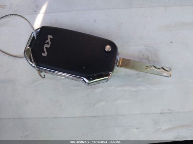 KNDCB3LC6N5532779 KIA NIRO LX