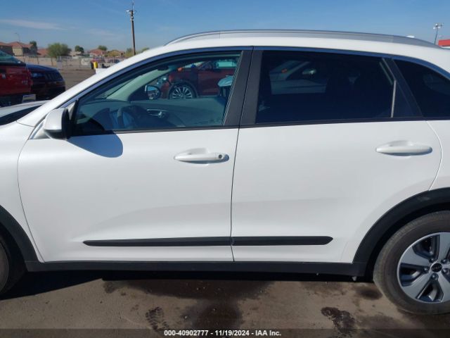 KNDCB3LC6N5532779 KIA NIRO LX