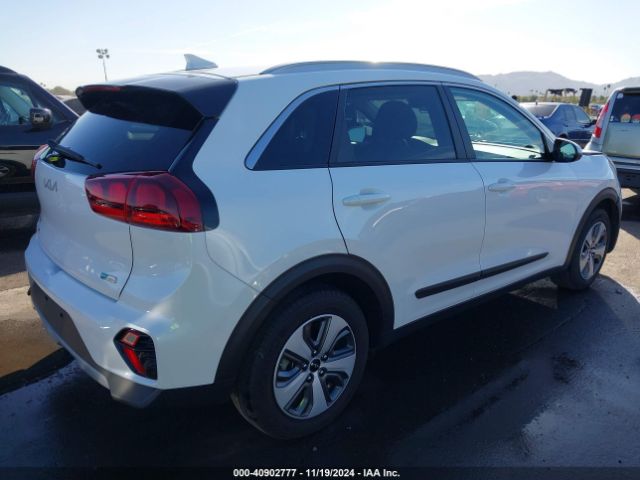 KNDCB3LC6N5532779 KIA NIRO LX