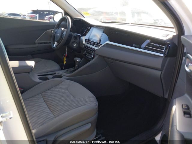 KNDCB3LC6N5532779 KIA NIRO LX