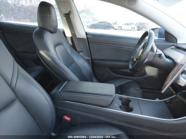 2018 TESLA MODEL 3 5YJ3E1EB3JF064986 Photo 4