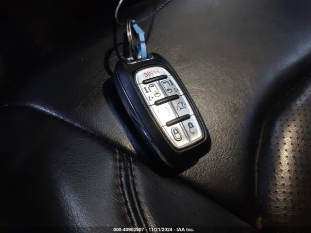 2C4RC1DG4LR181903 Chrysler Voyager Lxi