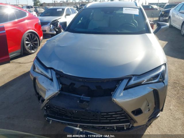 JTHX3JBH2M2033072 Lexus UX 200