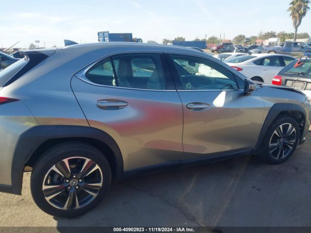 JTHX3JBH2M2033072 Lexus UX 200