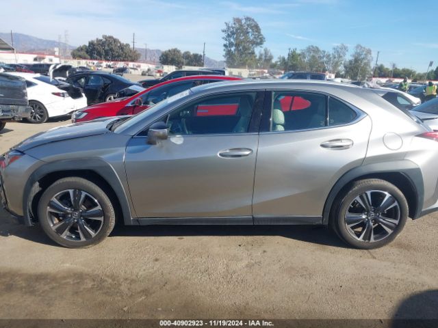 JTHX3JBH2M2033072 Lexus UX 200
