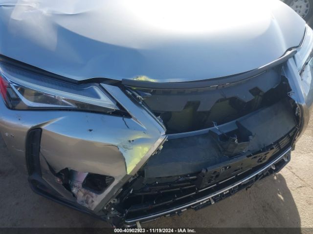 JTHX3JBH2M2033072 Lexus UX 200