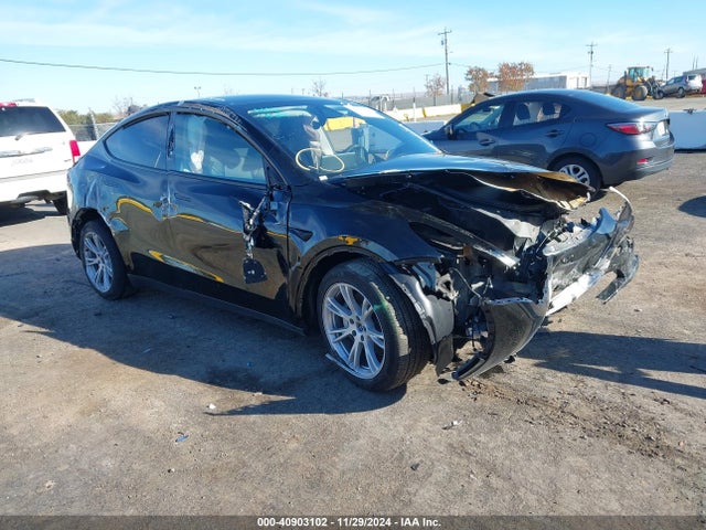 2024 TESLA MODEL Y 7SAYGDEE1RF084874 Photo 0