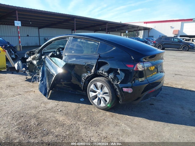 2024 TESLA MODEL Y 7SAYGDEE1RF084874 Photo 2