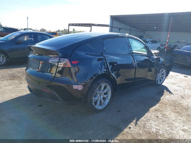 2024 TESLA MODEL Y 7SAYGDEE1RF084874 Photo 3
