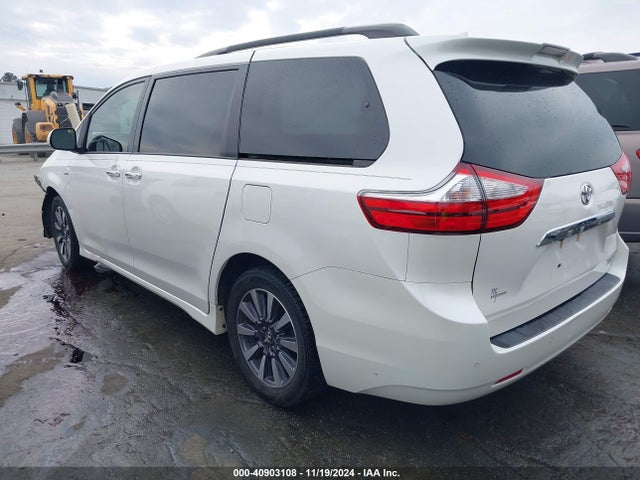 5TDDZ3DC2KS226750 Toyota Sienna Limited 7 Passenger