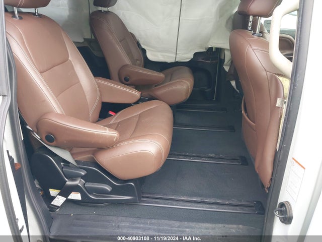 5TDDZ3DC2KS226750 Toyota Sienna Limited 7 Passenger