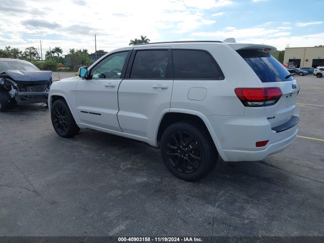 Jeep Grand Cherokee Laredo 2018 1C4RJFAG7JC319737 Image 3