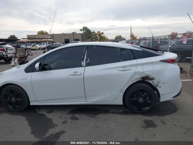 JTDKARFUXG3000956 Toyota Prius Three Touring