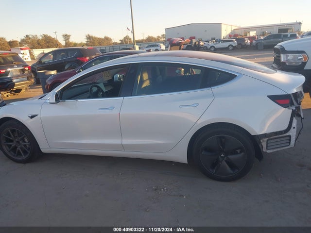 Tesla Model 3 Long Range/mid Range 2018 5YJ3E1EA5JF162344 Image 13