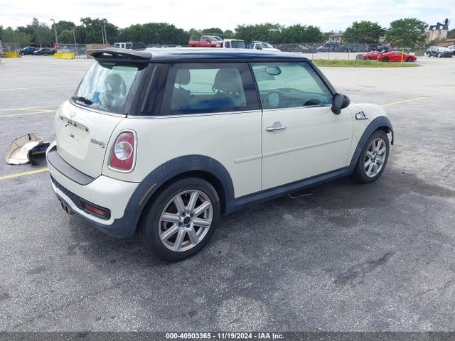 2011 MINI COOPER S WMWSV3C50BTY22489 Photo 3