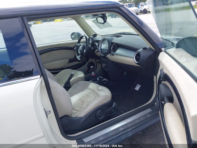 2011 MINI COOPER S WMWSV3C50BTY22489 Photo 4