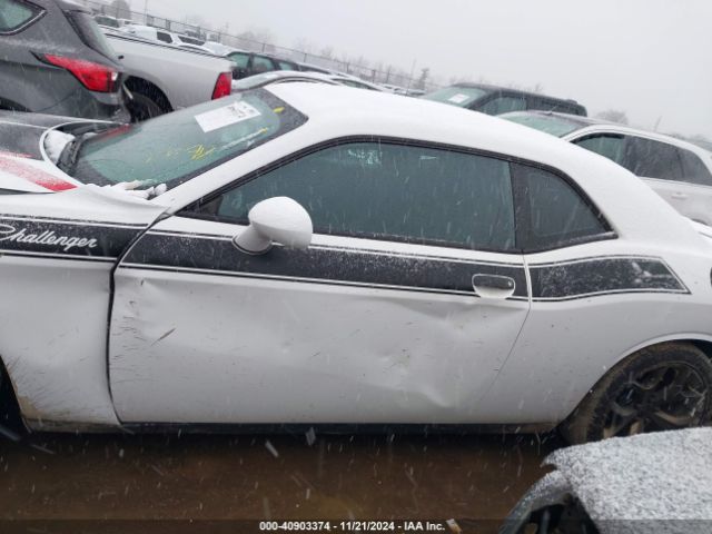 2C3CDZAG0GH289408 Dodge Challenger Sxt