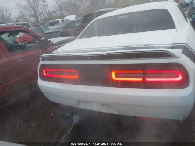 2C3CDZAG0GH289408 Dodge Challenger Sxt