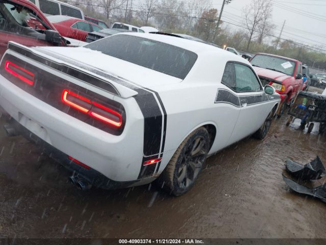2C3CDZAG0GH289408 Dodge Challenger Sxt