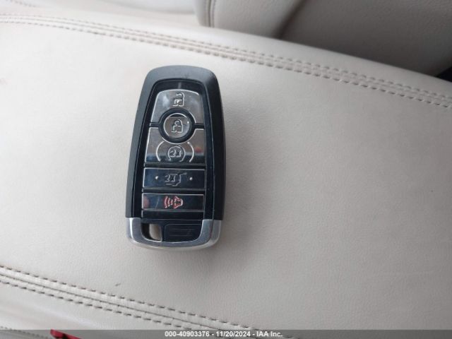 5LMCJ1C99KUL02188 Lincoln Mkc Standard