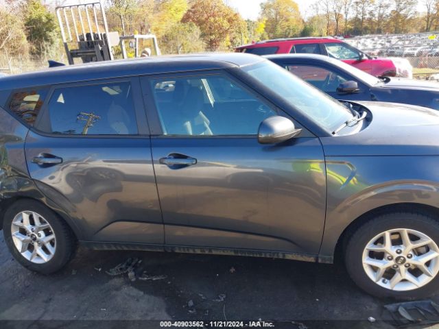 KNDJ23AU2M7737215 KIA SOUL S