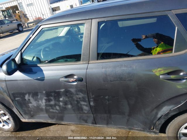 KNDJ23AU2M7737215 KIA SOUL S