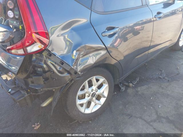 KNDJ23AU2M7737215 KIA SOUL S