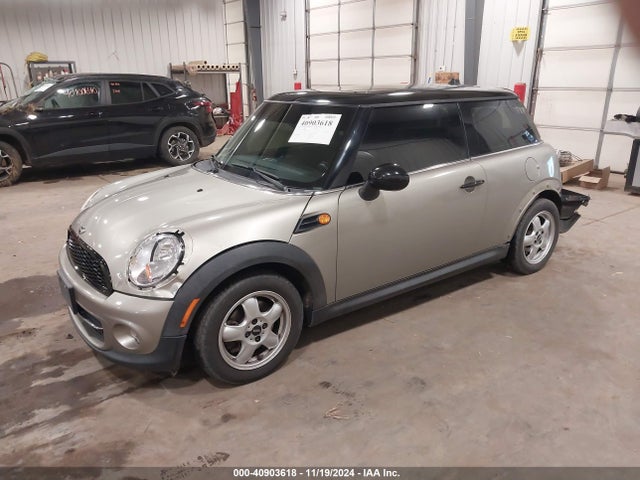 2011 MINI COOPER WMWSU3C53BT099059 Photo 1