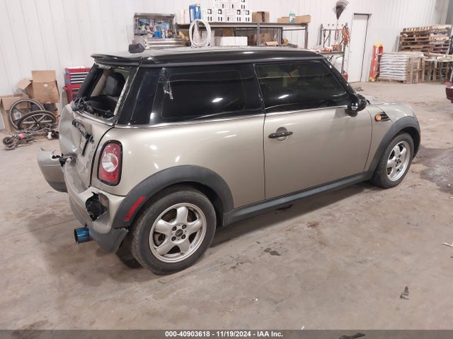 2011 MINI COOPER WMWSU3C53BT099059 Photo 3