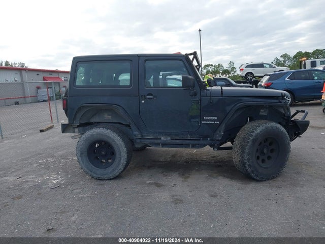 1C4AJWAG8HL625885 Jeep Wrangler Sport 4x4