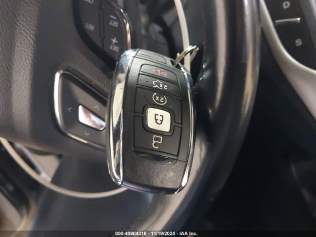 5LMTJ2DH7HUL46663 Lincoln MKC SELECT