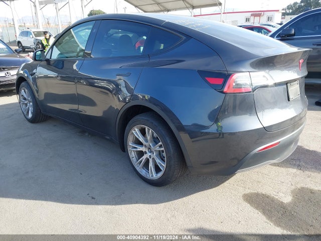 2024 TESLA MODEL Y 7SAYGDED8RF008642 Photo 2