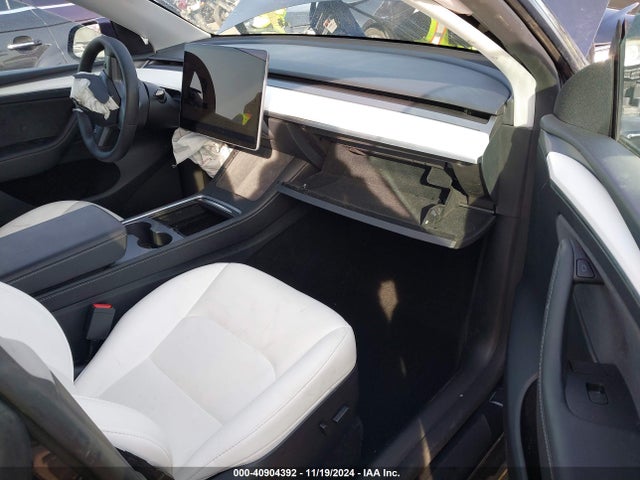 2024 TESLA MODEL Y 7SAYGDED8RF008642 Photo 4