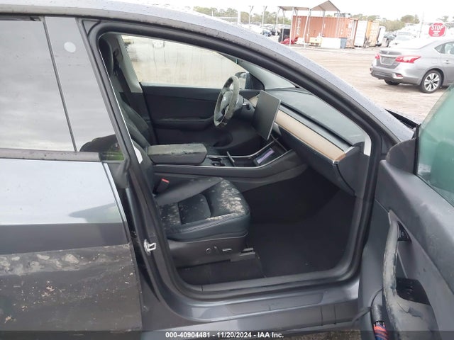 2021 TESLA MODEL Y 5YJYGDEE2MF068768 Photo 4