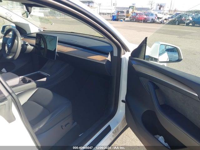 2023 TESLA MODEL Y 7SAYGDEE5PA051760 Photo 4