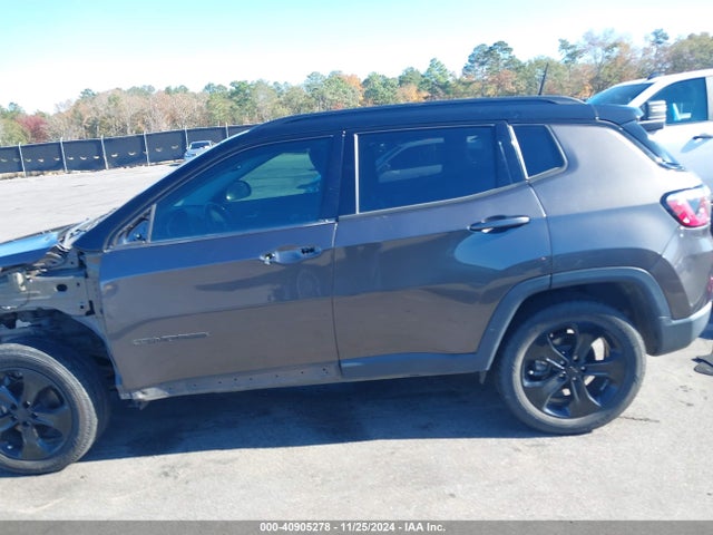 3C4NJCBB0JT438489 Jeep Compass Altitude Fwd