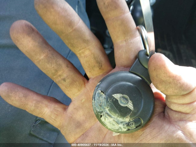 2010 MINI COOPER WMWMF3C50ATZ22967 Photo 10