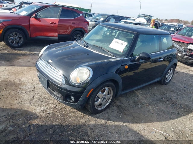 2010 MINI COOPER WMWMF3C50ATZ22967 Photo 1