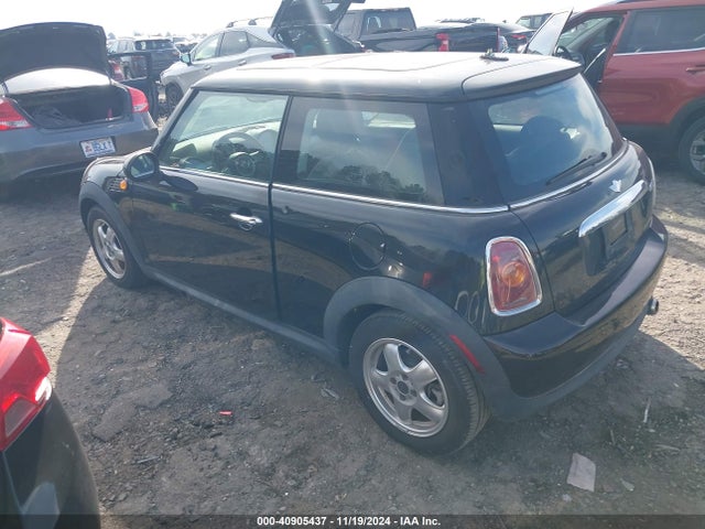 2010 MINI COOPER WMWMF3C50ATZ22967 Photo 2