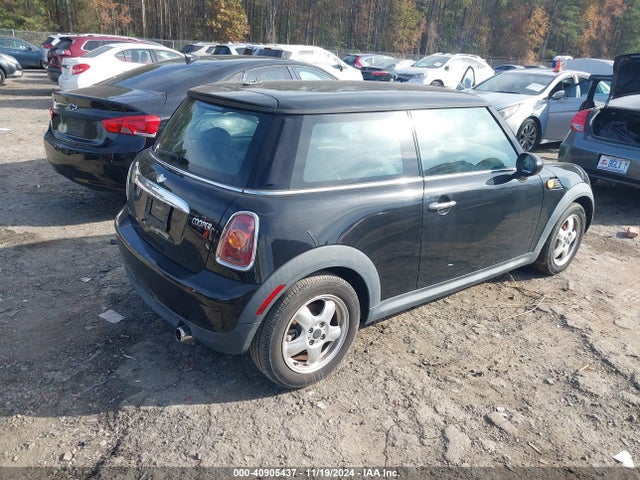 2010 MINI COOPER WMWMF3C50ATZ22967 Photo 3